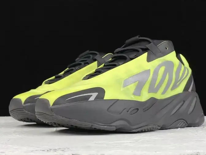 hype MNVN Adidas FY3727 Boost 700 Yeezy Phosphor 0613